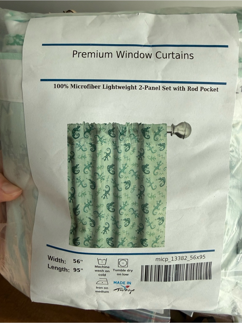 Window Curtains in Seafoam Green - Lizard Print🦎